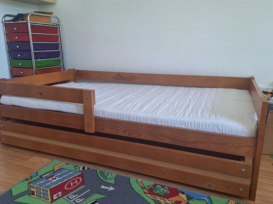 Łóżko dziecięce z materacem i szufladą