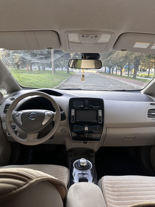 Автомобіль NISSAN Leaf 2012