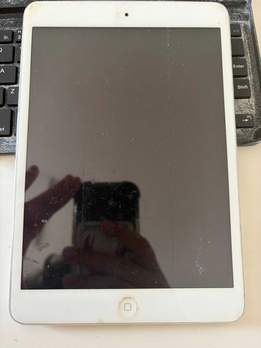 Apple iPad Mini 1st Gen (A1432) 7.9" 16GB - broken