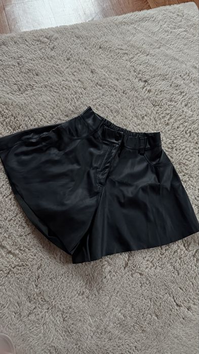 Шкіряна юбка шорти р 42