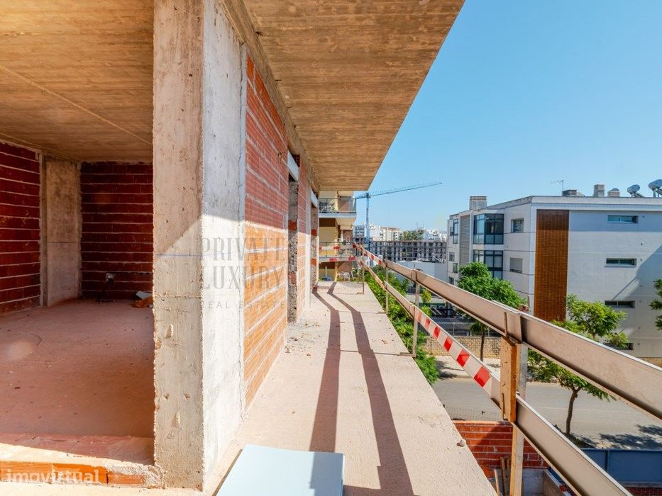 Apartamento T3, 2 lug. parqueamento e terraço em Portimão