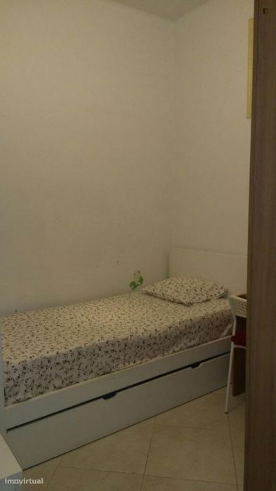 Quarto - localizado em Alameda Lisbon