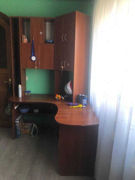 Кутовий письмовий стіл