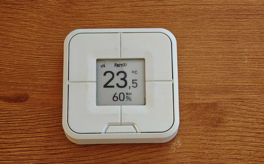 FRITZ!DECT 440 – inteligentny przycisk Smart Home z czujnikiem temperatury i wilgotności