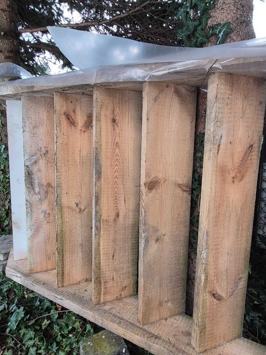 Drewniane schody budowlane