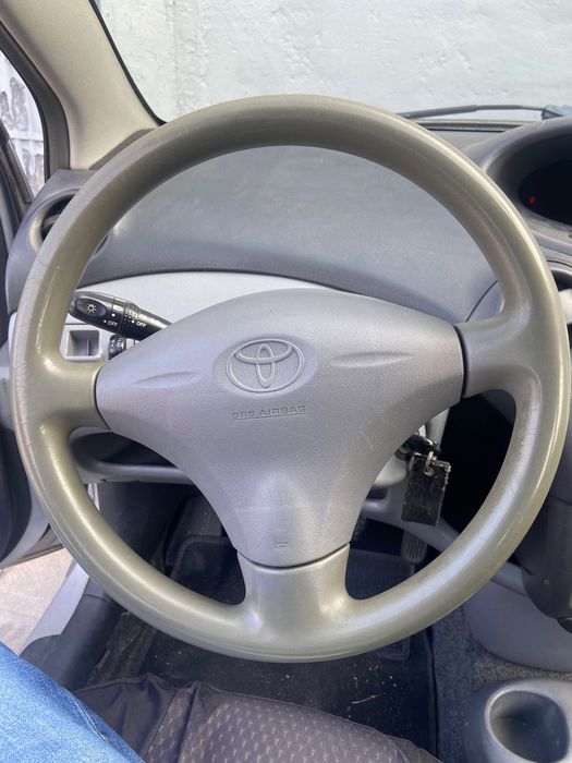 Toyota yaris, 998cc, gasolina, económico, nacional, estofos como novos, ideal para o dia a dia