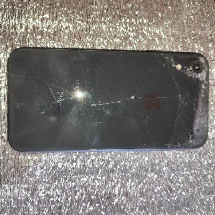Продам Iphone XR неробочий