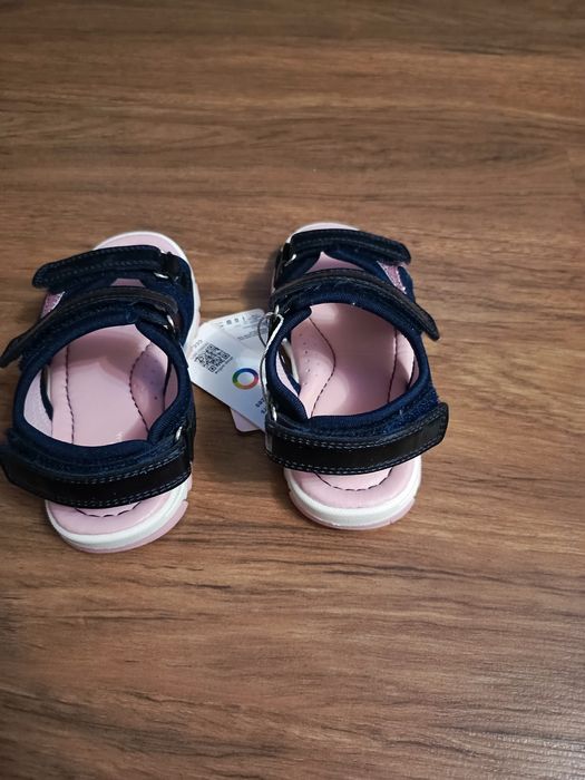 Sandały nowe rozm. 28