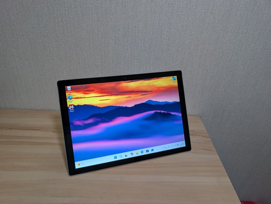 Планшет Surface Pro 5 8/256gb Intel i5-7300u