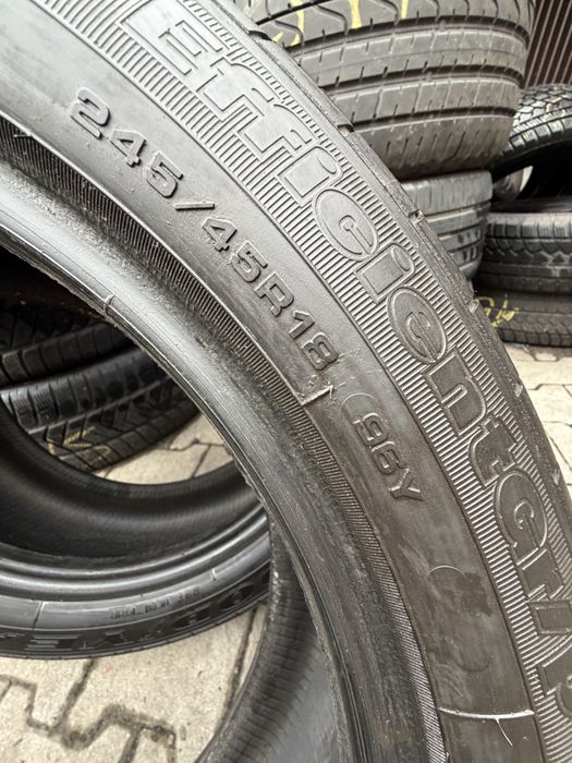Sprzedam opony 245/45R18