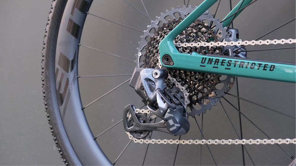 Гравійний велосипед BMC URS 01 Two Force AXS карбон колеса