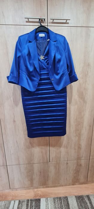 Garsonka z żakietem