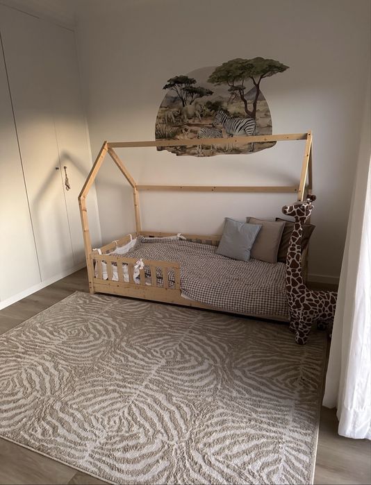 Cama + Colchão em madeira natural