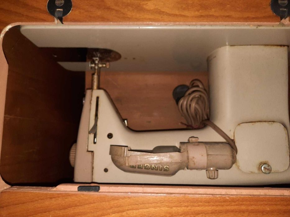 Máquina de costura singer