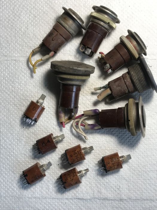 Транзистори, кнопки, тумблери, перемикачі, реле, роз‘єми, мікросхеми