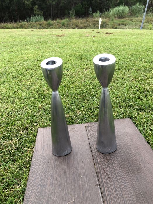 Castiçais, par. Liga e estanho com 2,7kg e 24cm