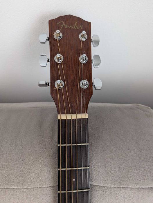 Guitarra semi acústica Fender CD 60CE