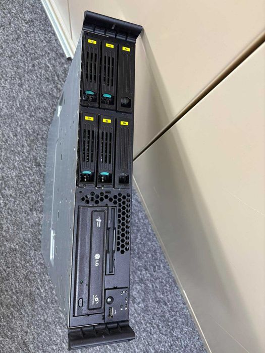 Serwer Xeon 2.0GHz 8GB RAM 6 slotów HDD RAID