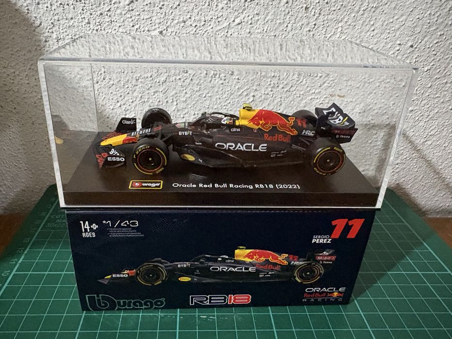 1/43 Miniaturas F1 - versões com piloto e expositor acrilico