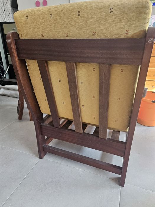 Cadeirão antigo estimado