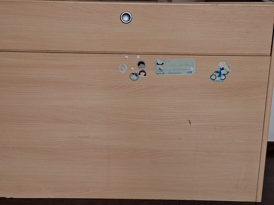 Cama de solteiro com colchão e baú para arrumação