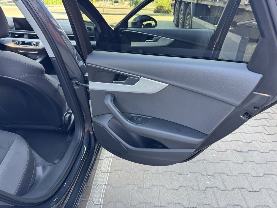 Audi A4 2019 VIN WAUZZZF47KA079169 фото оголошення 12 з 24