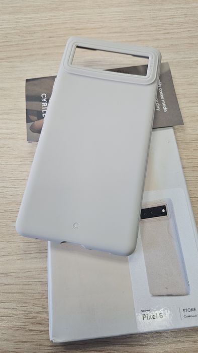 Etui Spigen i Caseology na Google Pixel 6 i Pixel 6 Pro