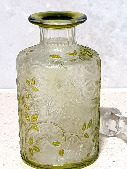 Maravilhoso antigo frasco de perfume Eglantier em cristal Baccarat