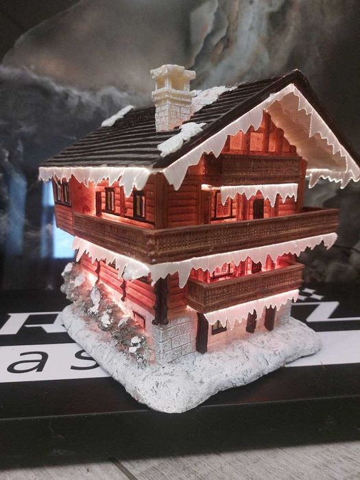 Новогодний керамический с подсветкой домик . Высота  20см ширина 17см