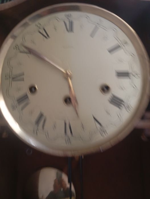 Vendo este relógio muito bonito bom estado a trabalhar muito bem