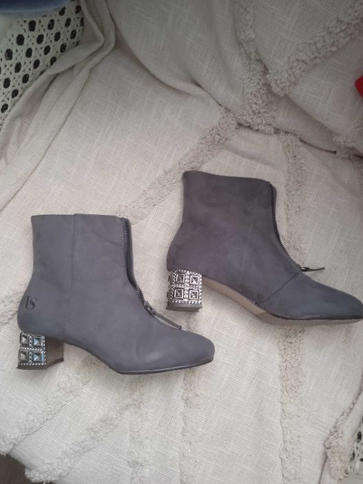 Botki damskie szare buty zamszowe 38 obcas klocek zdobiony srebrny 38