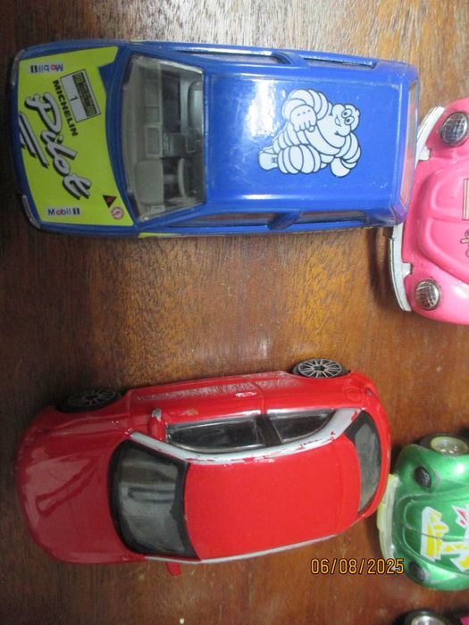 12 carros miniaturas