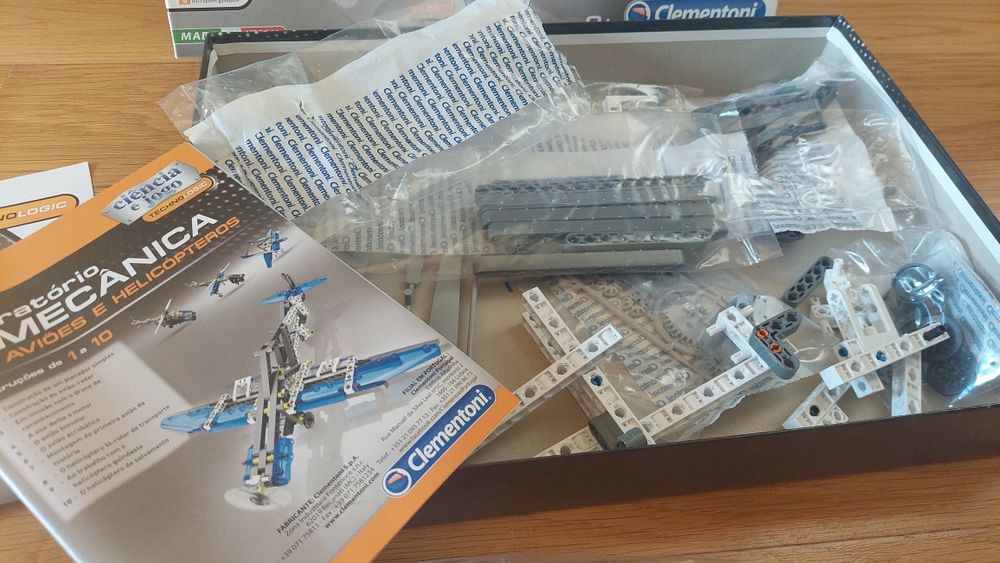 Laboratório de Mecânica Aviões e Helicópteros - Clementoni (8+)