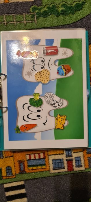 Альбом з іграми на липучках