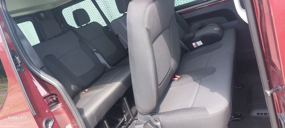 Wynajem Busa 9 osobowego Wypożyczalnia bez limitu kilometrów