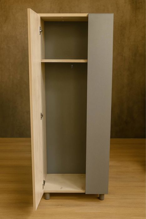 Продажа Офисной мебели РАСПРОДАЖА Кресла стулья Столы тумбы Крісла