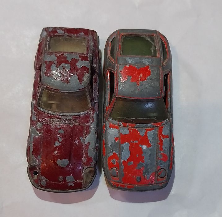 2 miniaturas antigas Tomica para restauro