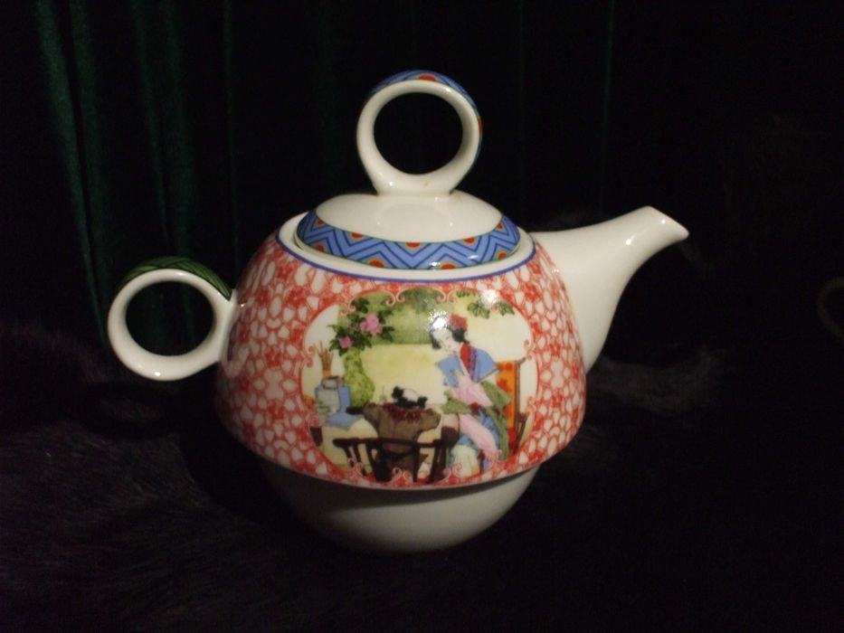 Японский чайник. С изображением японки.