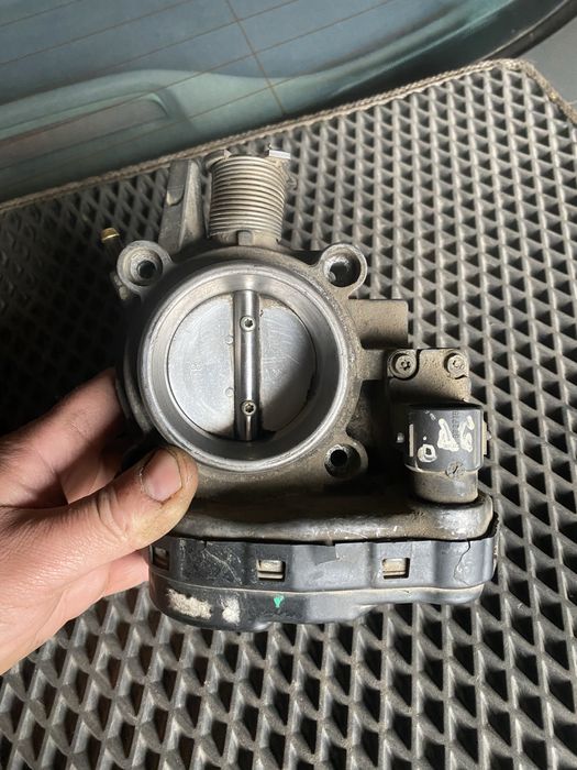 Дроссельные заслонка Mercedes 210-й