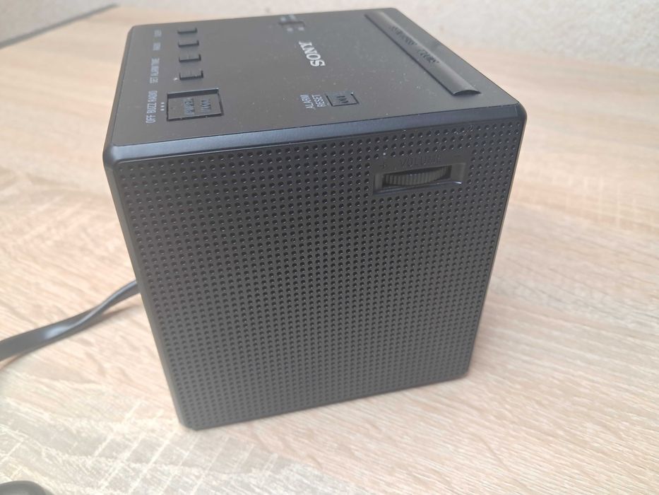 Годинник радіо будильник Sony ICFC1B