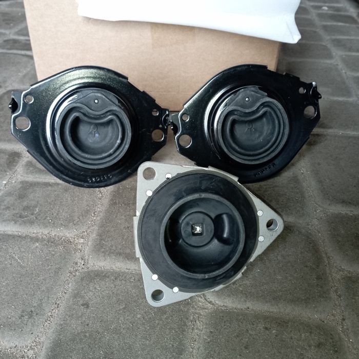 Подушка двигуна Jeep Grand Cherokee WK2 Dodge Durango