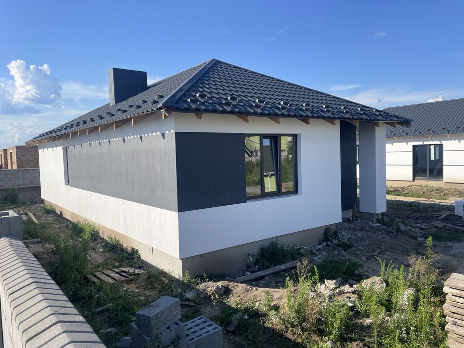 Будинок з Міськими Мережами та Парканом на Льонокомбінаті