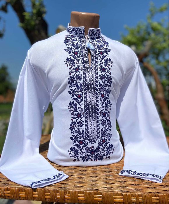 пара вишиванок, вишиванки парні , чоловіча і жіноча вишиванка