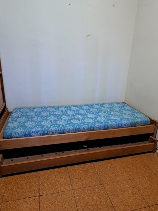 Cama e colchão de solteiro .com gavetão para outro colchao90mxo.80