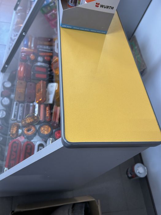 Вітрина під склом