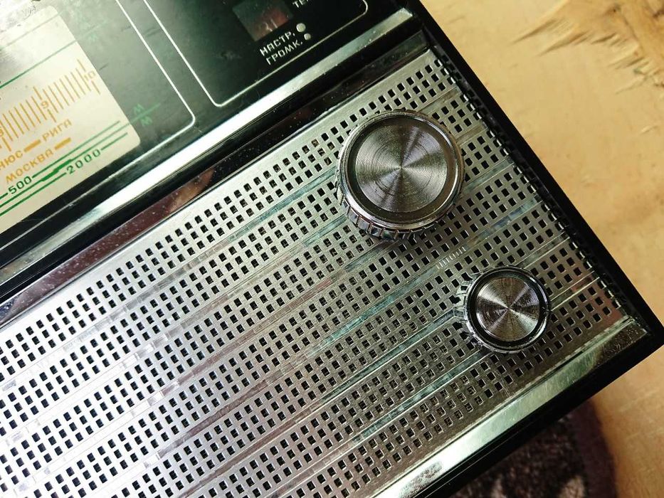 Радиоприемник/радіоприймач VEF-202 + блок питания 9/60 (СССР, ретро)