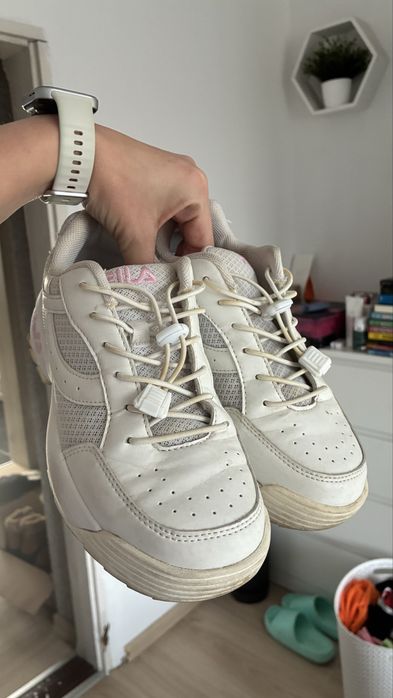 Biale kremowe buty Fila 37