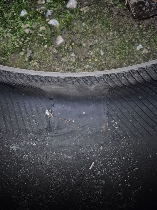 Продам пару зимних шин 205/55/r17 Continental Ice Contact 2