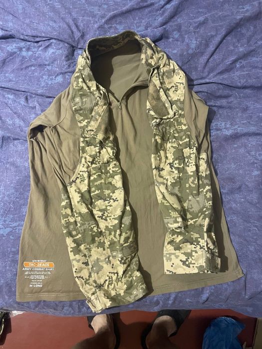 Штани та бойова сорочка (убакс) в пікселі.