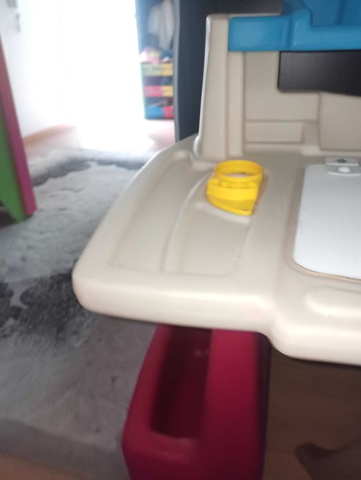 Secretária até 10 anos